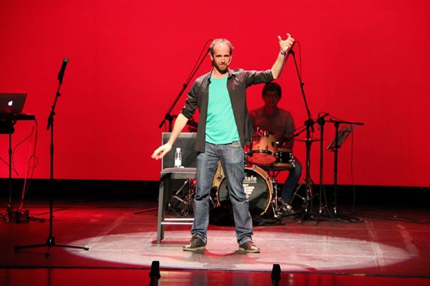 El public&oacute; disfrut&oacute; con Eduardo S&aacute;enz de Cabez&oacute;n