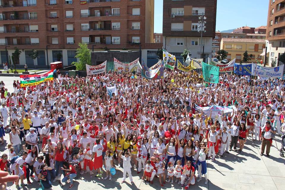 Los pe&ntilde;istas participantes en la Concentraci&oacute;n de Pe&ntilde;as Riojanas 2014