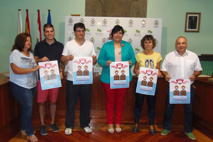 La concejal de festejos junto con los representantes de las pe&ntilde;as. Imagen: ArnedoTV
